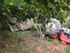 Devrilen traktörün altında kalan sürücü hayatını kaybetti