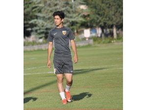 Kayserispor, Mehmet Eray’la profesyonel sözleşme imzaladı