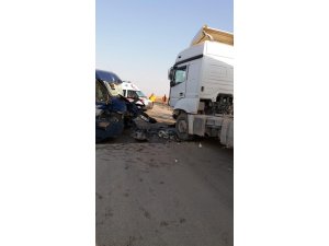 Aksaray’da minibüs ile kamyon çarpıştı: 1 yaralı