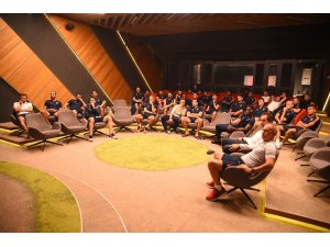 Başakşehir’de futbolcular ve teknik heyet yeni oyun kuralları hakkında bilgilendirildi
