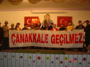 Gündoğdu Koleji öğrencileri şehitlerimizi andı