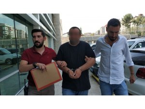 Babasına bıçak dayayıp 300 lirasını gasp etti