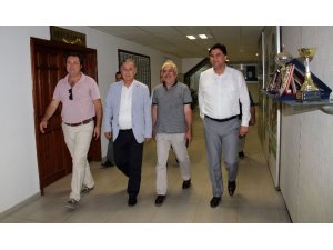 CHP’li vekillerden Karaca’ya hayırlı olsun ziyareti