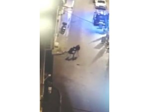 Beyoğlu’nda kapkaç anı kamerada