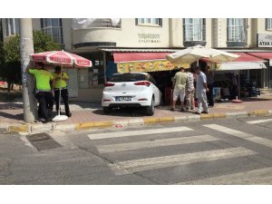 Freni boşalan otomobil markete girdi