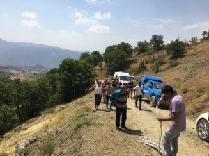 Traktör uçuruma yuvarlandı: 2 yaralı