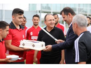 Vali’den Sivasspor’a baklava dopingi