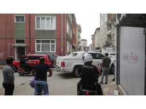 Silah sesi mahalleyi sokağa döktü