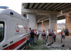 Baraj göletinde akıntıya kapılan genç kayboldu