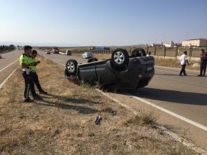 Takla atan otomobil ters döndü: 5 yaralı