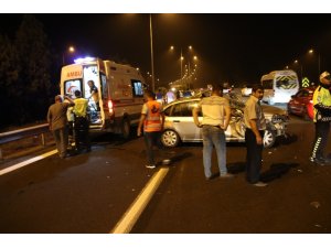 Tıra arkadan çarpan otomobilde bulanan 2 kişi yaralandı