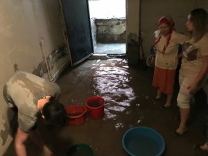 Kasımpaşa’da bodrum katları ve işyerlerini su bastı