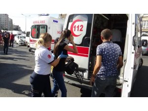 Diyarbakır’da otomobil yolcu minibüsüne çarptı: 5 yaralı