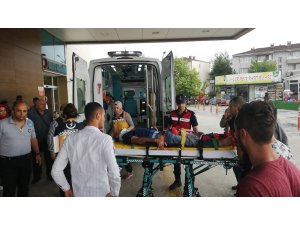 Yağmurda kontrolden çıkan otomobil yayaya çarptı