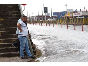 Kocaeli’de yolu kaplayan köpüğün ardından kaçak deterjan imalatı çıktı