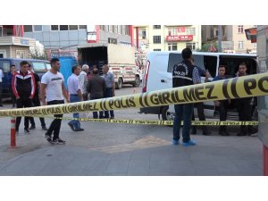 Eski eşini kızının gözü önünde bıçaklayarak öldürdü