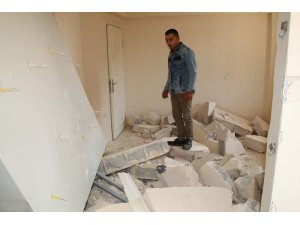 Çelik kapı ve duvarlar yıkıldı