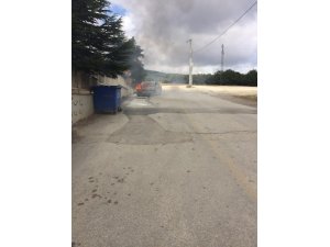 Otomobil alev alev yandı