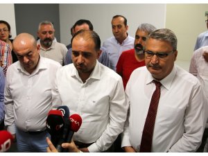 GÜNCELLEME - Manisa milletvekillerinin bulunduğu konvoyda kaza: 4 yaralı
