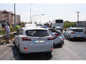 Altı aracın karıştığı zincirleme kazada 1 kişi yaralandı