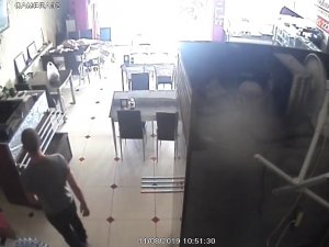 Derin uyku hırsıza cesaret verdi