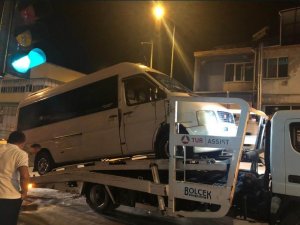 Askeri araçla çarpışan minibüs böyle devrildi