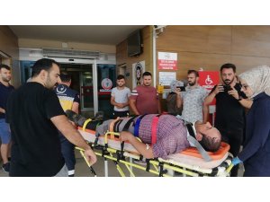 Çöp kamyonu tarlaya girdi: 2 yaralı