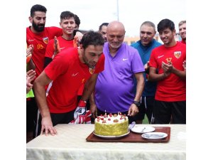 38’lik kaleciye Doğum Günü