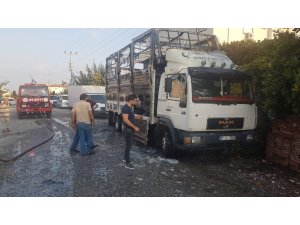 Kaynak yapılan kamyonun kasası cayır cayır yandı