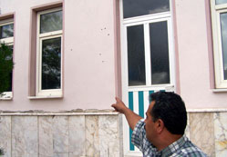 Belediye hizmet binası kurşunlandı
