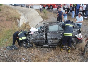 Takla atan araç şarampole devrildi: 4 yaralı