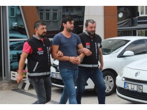 Her yerde aranan cezaevi firarisi, halk otobüsünde yakalandı