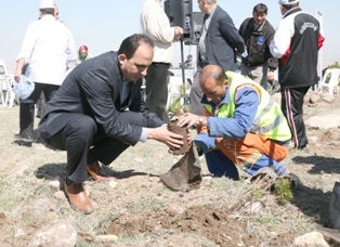Baharı fidan dikerek karşıladılar