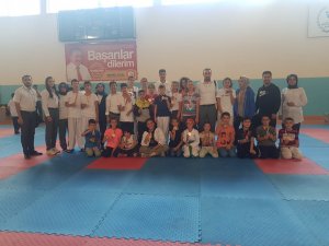 Selçuklu Belediyesporlu karatecilerden 31 madalya