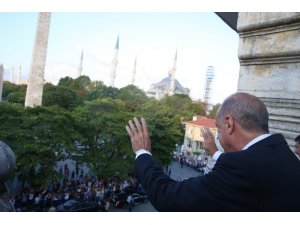 Cumhurbaşkanı Erdoğan, Sultanahmet’te vatandaşlarla buluştu