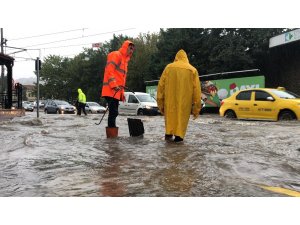 Sağanak yağış Kocaeli’yi etkisi altına aldı