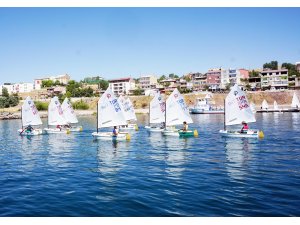 Malazgirt'in yıl dönümünde yelken yarışları