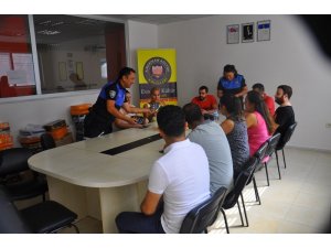 Mersin polisinden vatandaşlara ’güvenli yaşam rehberi’