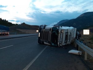 Koyulhisar'da trafik kazası: 2 yaralı