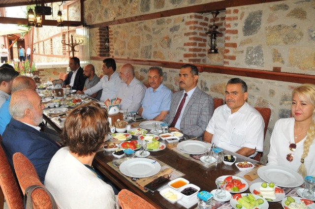 Başkan Akkaya üniversite kayıtları öncesi istişare toplantısı yaptı