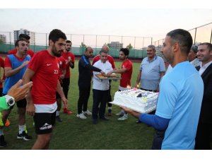 Aslan’dan Karaköprüspor’a moral ziyareti