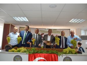 Manisa’da sezonun ilk üzümü borsaya geldi