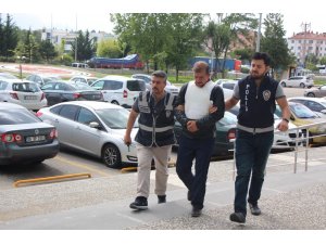 Kavga ettiği oğlunu bıçaklayan baba adliyeye sevk edildi