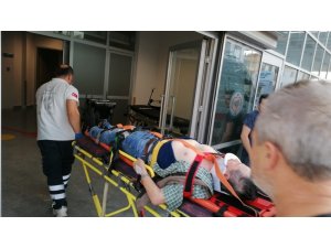 Sebze yetiştirdiği garaj çatısından aşağı düşen yaşlı adam yaralandı