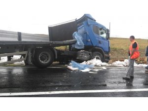 Nallıhan’daki tır kazasında faciadan dönüldü