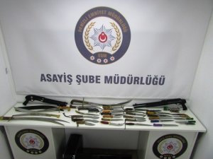 Pompalı tüfek, kılıç ve av bıçağı çalan hırsız tutuklandı
