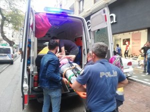 Alçıpan çökünce yere düşen usta, cama tıklayıp yardım istedi