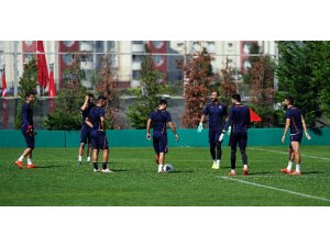 Başakşehir iki eksikle çalıştı