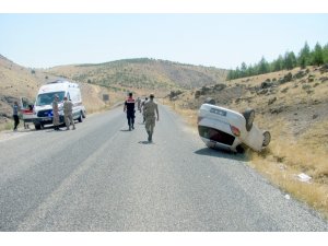 Araban’da otomobil devrildi: 2’si çocuk 4 yaralı