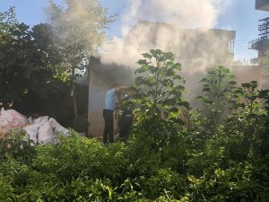 Odunlukta çıkan yangın korkuttu